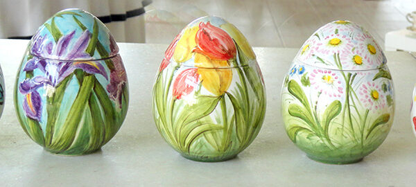 Uova di Pasqua in ceramica