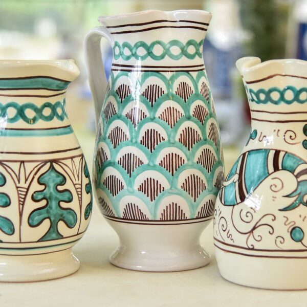Ceramica Faenza brocche arcaico ceramica di Faenza ceramiche di Faenza negozio ceramiche Faenza maiolica di Faenza ceramica dipinta a mano ceramiche artistiche Faenza bottega ceramica Faenza idee regalo Natale piatti ceramica vaso ceramica decoro Garofano Faenza decoro Pavona Faenza decoro Melograno Faenza bomboniere ceramica regali ceramica decori faentini decoro faentino ceramiche tradizionali Faenza dipinto a mano