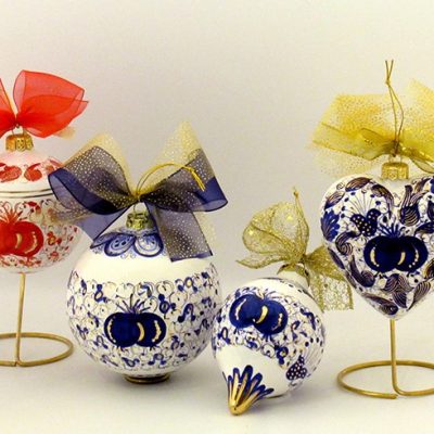 palline-natale-ceramica-faenza-dipinte-melograno-blu-oro